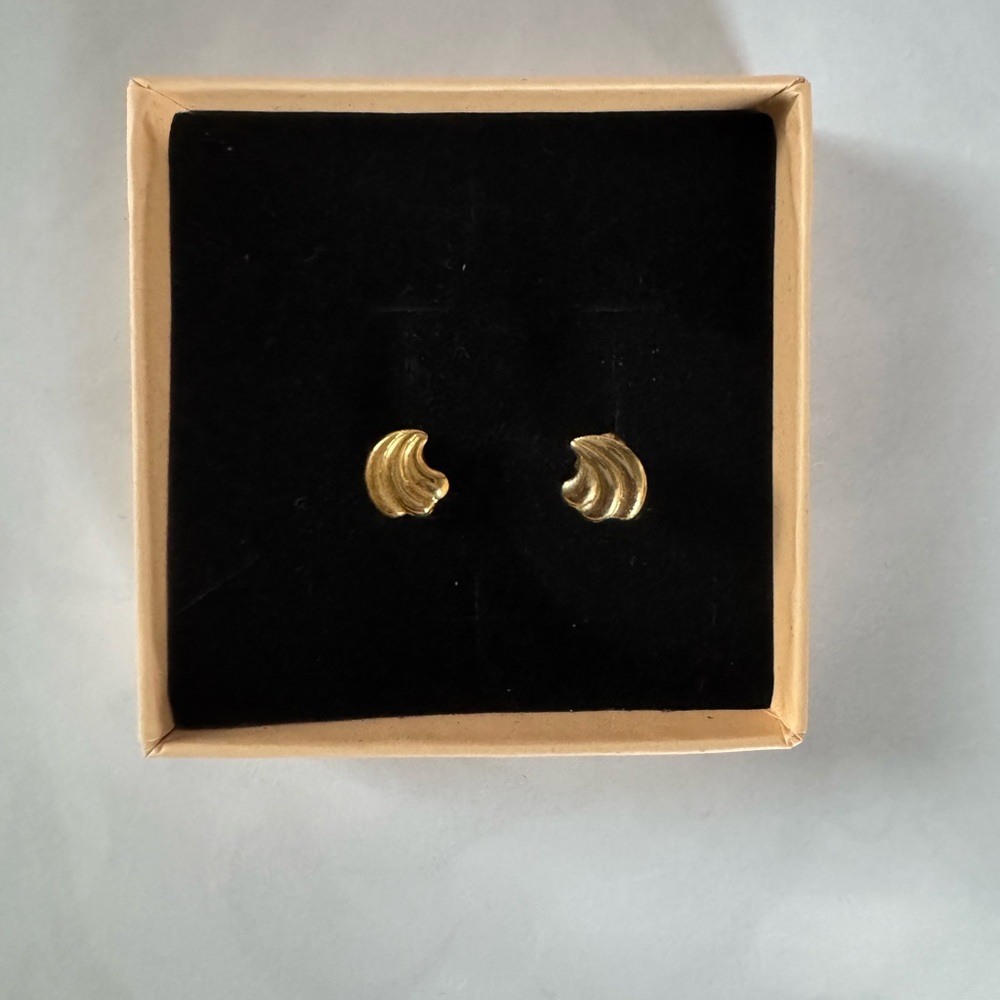 Elegant Gold Wave Earrings